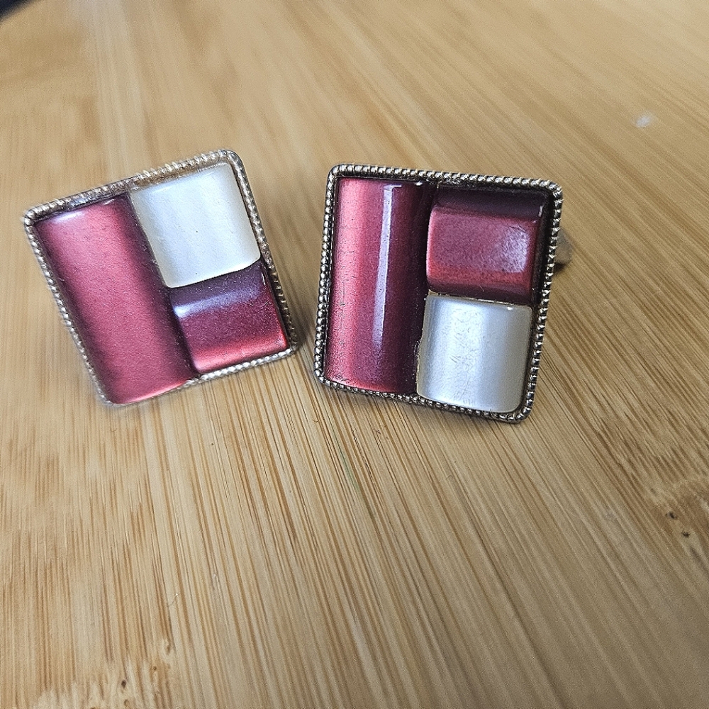 Vintage Two Toned Pearlescent Art Deco Resin Clip-on Earrings .95 Inches